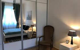 S8 Luxury 2 Room Apt Oldtown - Foodstore, Crib, Babychair, Netflix, Pc Screen, Unlimmusic